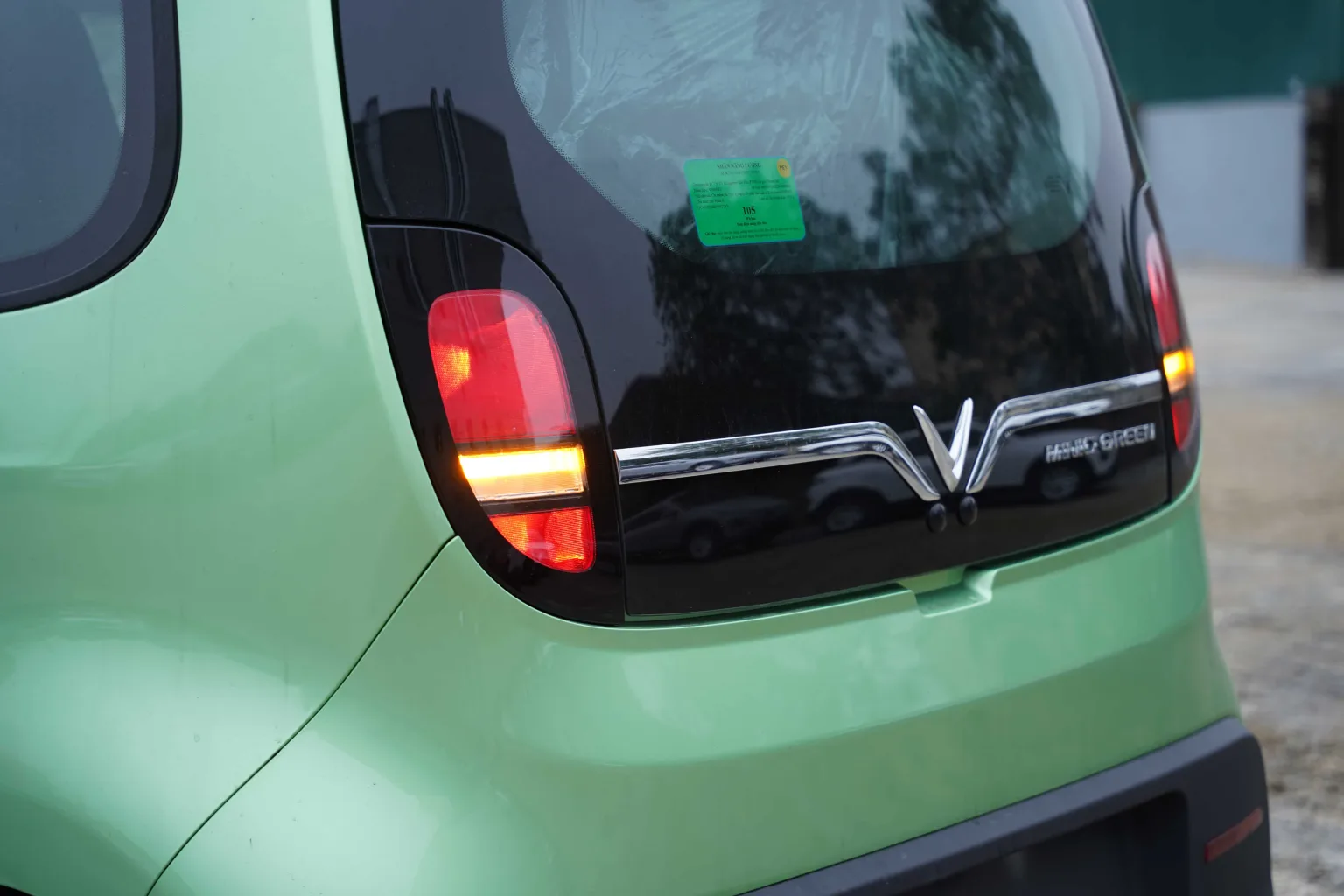 VinFast Minio Green: Ấn tượng từ mọi góc nhìn với thiết kế đuôi xe sắc nét